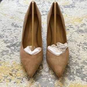 Banana Republic tan heels
